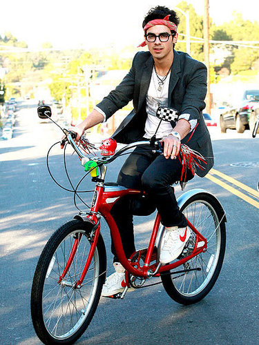 Joe Jonas - Lone Rider