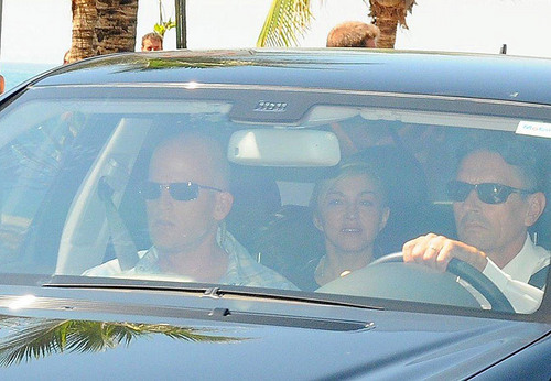  madonna with jesús in Rio (February 09 2010)