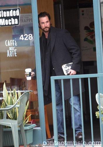  Noah Wyle in Beverly Hills