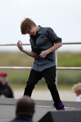  Other ImagJustin Bieber dancing