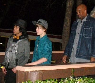  Candids > 2010 > February 15th - At Six Flags