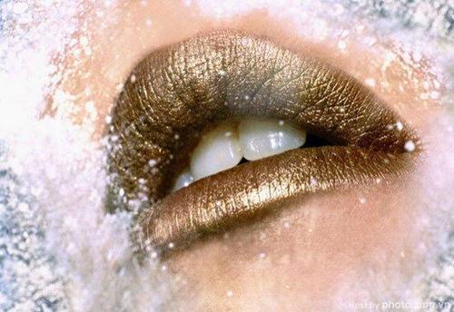  सोना Lips