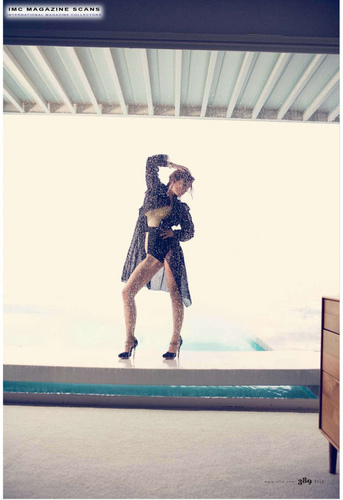  Olivia Wilde fotografia Spread in the March 2010 Issue of Elle Magazine