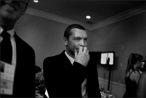  Sam Worthington behind the scenes at the Golden Globes