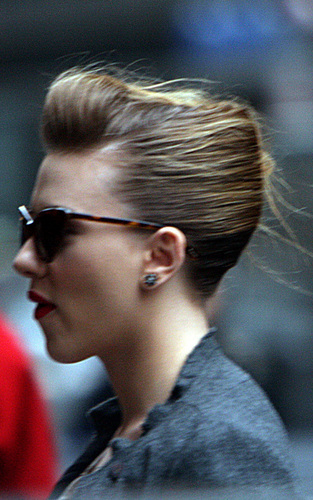  Scarlett Johansson at the Late 表示する