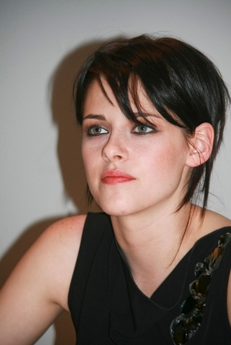  new New Moon Press Conference photos(06.11.09)