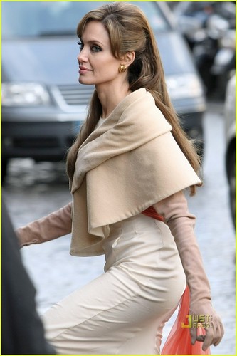  Angelina Jolie on the set of new movie