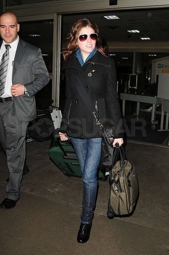  Arriving in LAX after attending the BAFTA's in লন্ডন [2/23/10]