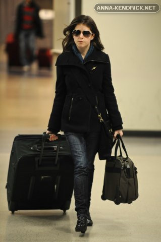  Arriving in LAX after attending the BAFTA's in লন্ডন [2/23/10]