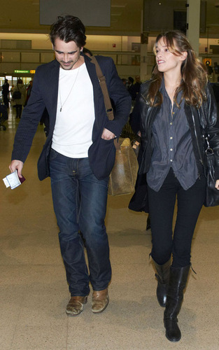  Colin Farrell and Alicja Bachleda-Curus arriving at Heathrow Airport (Feb 18)