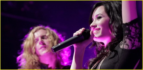  Demi with We The Kings