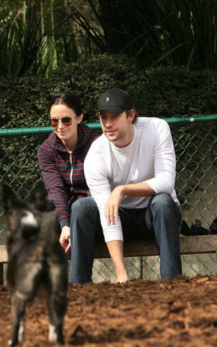  Emily Blunt and John Krasinski at a West Hollywood dog park (Feb 20)
