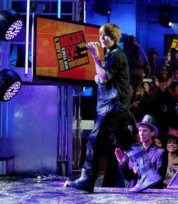  Events > 2009 > December 31st - Dick Clark's New Year's Rockin' Eve