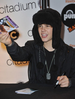  Events > 2010 > February 22nd - Justin Bieber Meets mashabiki At Citadium In Paris