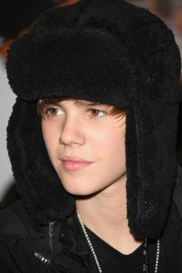  Events > 2010 > February 22nd - Justin Bieber Meets प्रशंसकों At Citadium In Paris