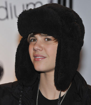  Events > 2010 > February 22nd - Justin Bieber Meets شائقین At Citadium In Paris