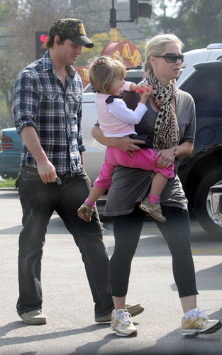  Jennie Garth and Peter Facinelli: Lunching with Lola