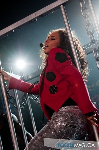  Alicia Keys live at घंटी, बेल Centre