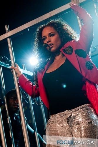  Alicia Keys live at klok, bell Centre