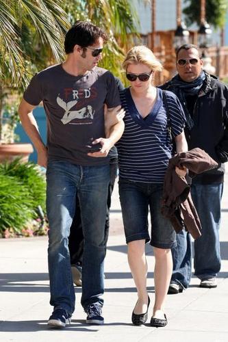  Anna & Stephen arriving at a restaurant in Santa Monica