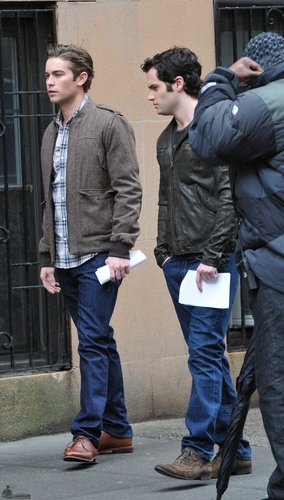  February 24: Chace Crawford on set with Penn Badgley