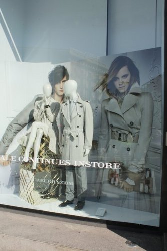  burberry, बरबरी store in Barcelona