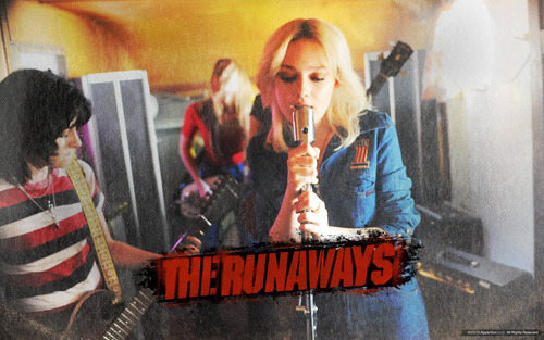  2010: The Runaways Official 바탕화면