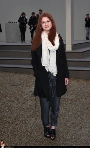  Bonnie Wright at Fashion Показать 2010