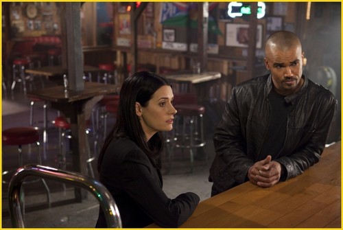 CRIMINAL MINDS और PICTURES EPISODE "SOLITARY MAN"