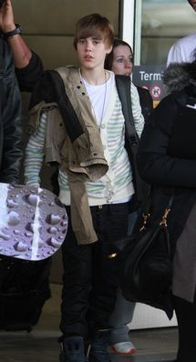  Candids > 2010 > March 3rd - Toronto Airport