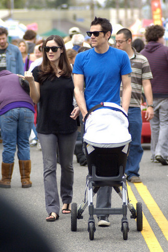  Johnny Knoxville, Naomi Nelson & Their Baby Rocko Akira Clapp Walking in LA