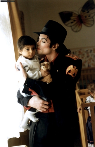  MJ and children