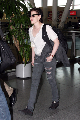 আরো Pics of Kristen Leaving NYC (HQ)