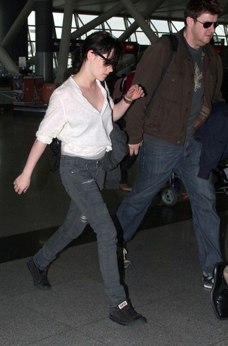  更多 Pics of Kristen Leaving NYC (HQ)