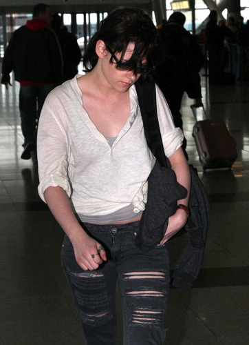  더 많이 Pics of Kristen Leaving NYC (HQ)