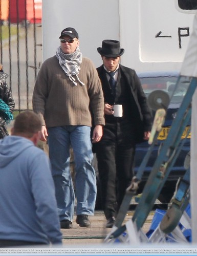  mais Pics of Rob on Set for "Bel Ami"
