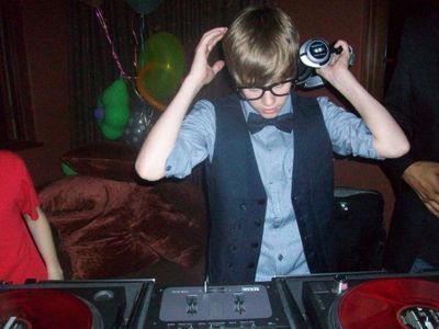  Other तस्वीरें > Personal चित्रो > Justin's 16th Birthday Bash (2010)