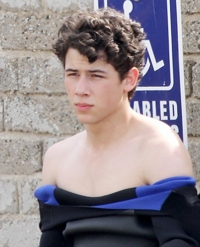  Out on the set of "JONAS" in Malibu, CA - 3/01