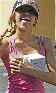  miley cyrus chiling wth coffee!!