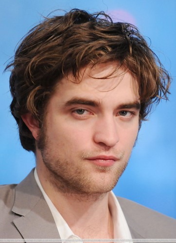  HQ Pics Of Rob On The Early toon