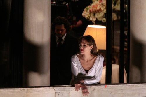  Johnny & Angelina on the set