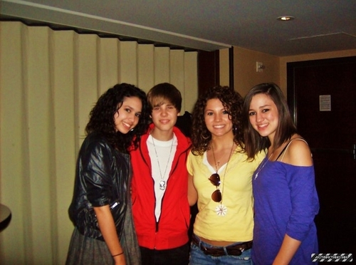 Justin with all the video girls :(