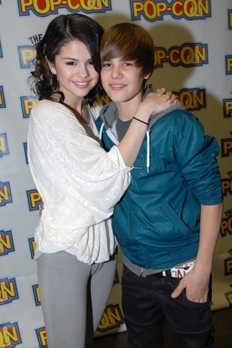  Selena Gomez with Justin Bieber!