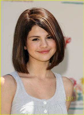  When Selena Gomez shorted her hair for the first time!
