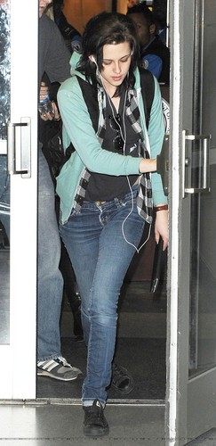  Kristen Stewart Arriving in NYC