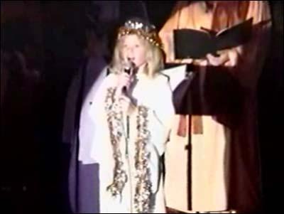  Avril bernyanyi as a little girl!