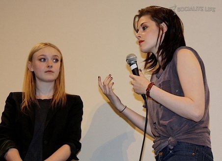  Dakota & Kristen at The Press Conference for "The Runaways" at SXSW Festival