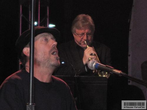  Hugh Laurie - Band from TV @ Loehmann's Costa Mesa