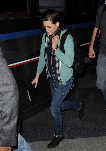  Kristen Stewart Arriving in NYC