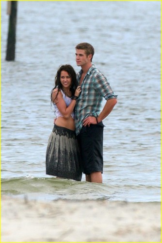 Miley and Liam behind the scene "The last song"